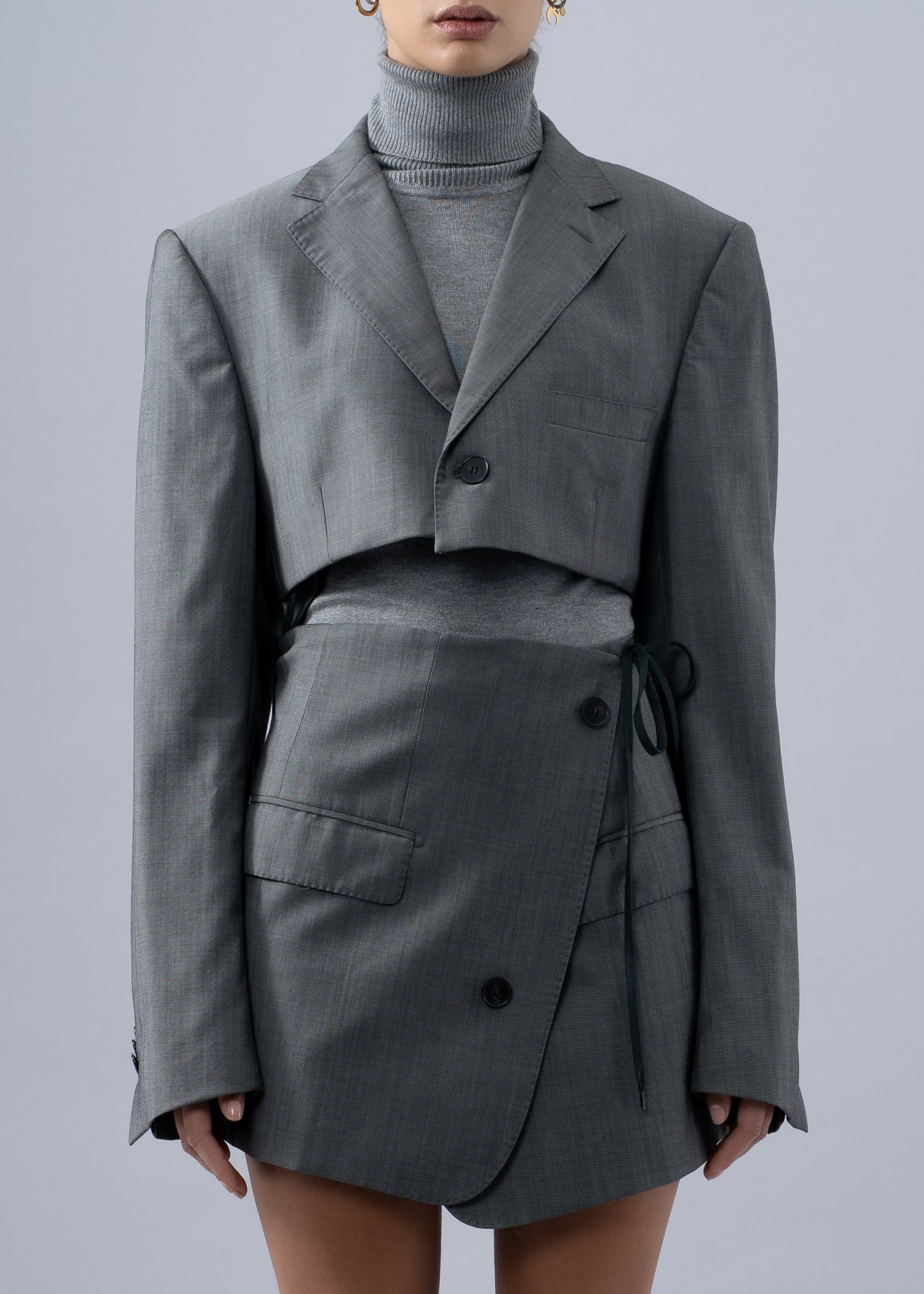 Tailleur jupe à lacets