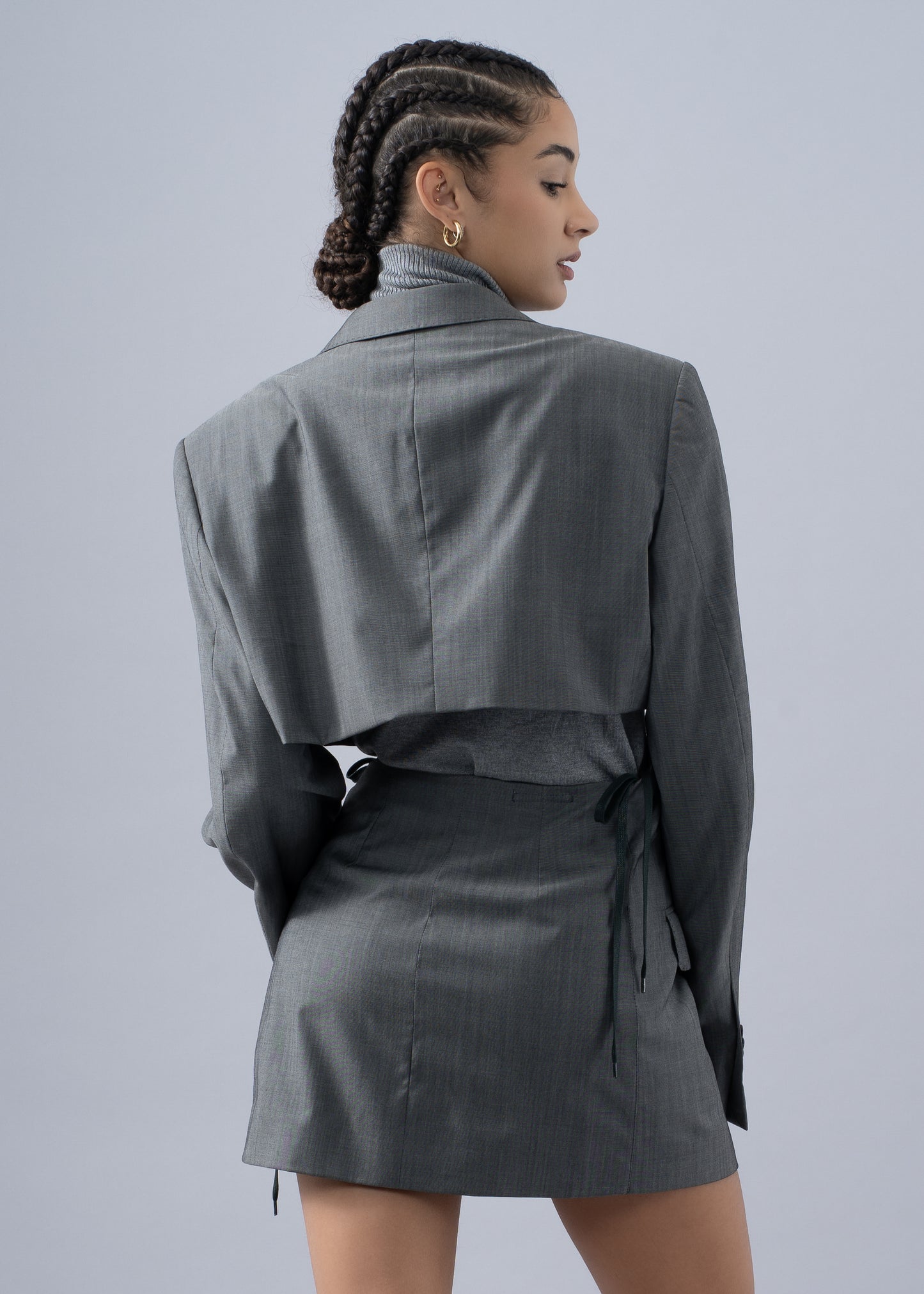 Tailleur jupe à lacets