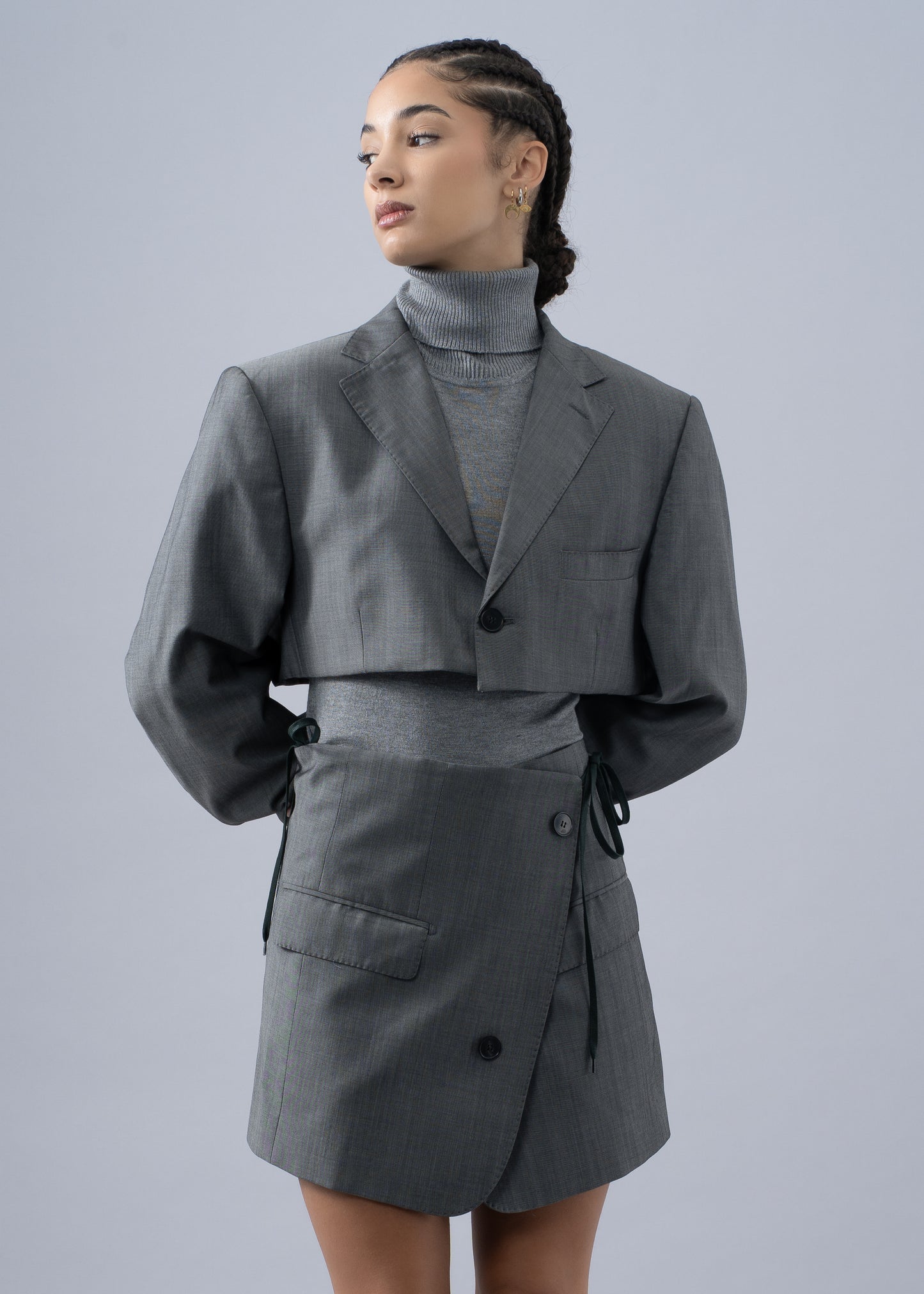 Tailleur jupe à lacets